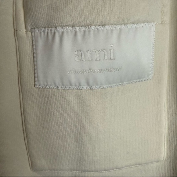 Ami Cream Pocket Detail - Picture 8 of 16